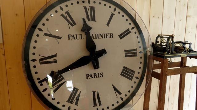 Le cadran de l’horloge des Halles signé Paul Garnier, restauré